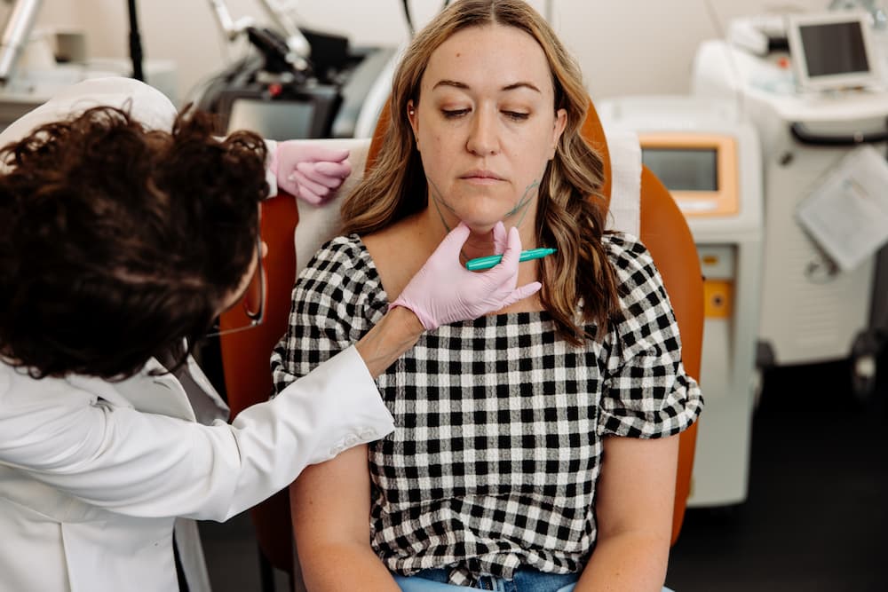 6 Best Treatments to Get Rid of a Double Chin Fast